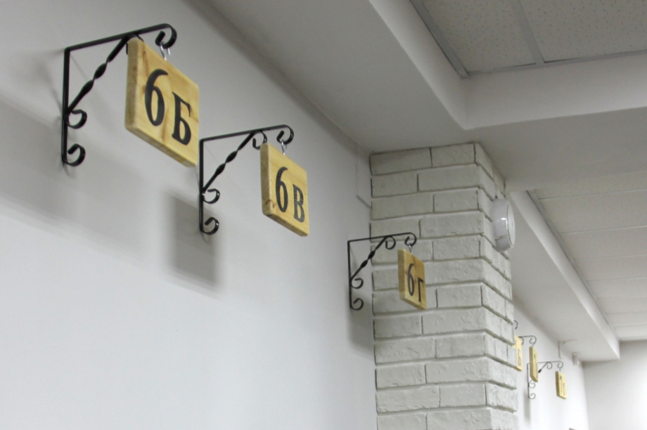 Современная раздевалка появилась в петропавловской гимназии №39 благодаря депутатам. Фото: ЗСКК. Фотография 2