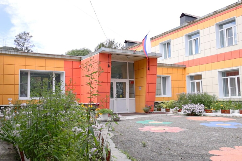 Владимир Солодов посетил воспитанников детсада №15 после землетрясения. kamgov.ru