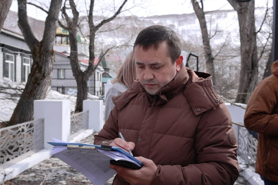 Лавочки, плитка и лестница: что сломалось в историческом квартале Петропавловска-Камчатского. . Фотография 1