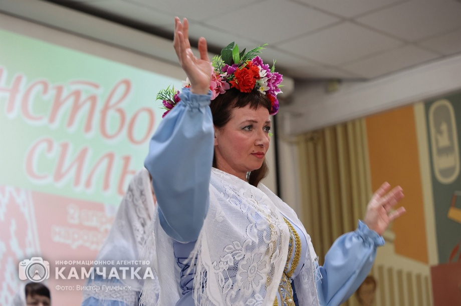 Праздничная программа «Единством сильны!» (фоторепортаж из библиотеки им. С.П. Крашенинникова). Фото: ИА «Камчатка» \ Виктор Гуменюк. Фотография 8