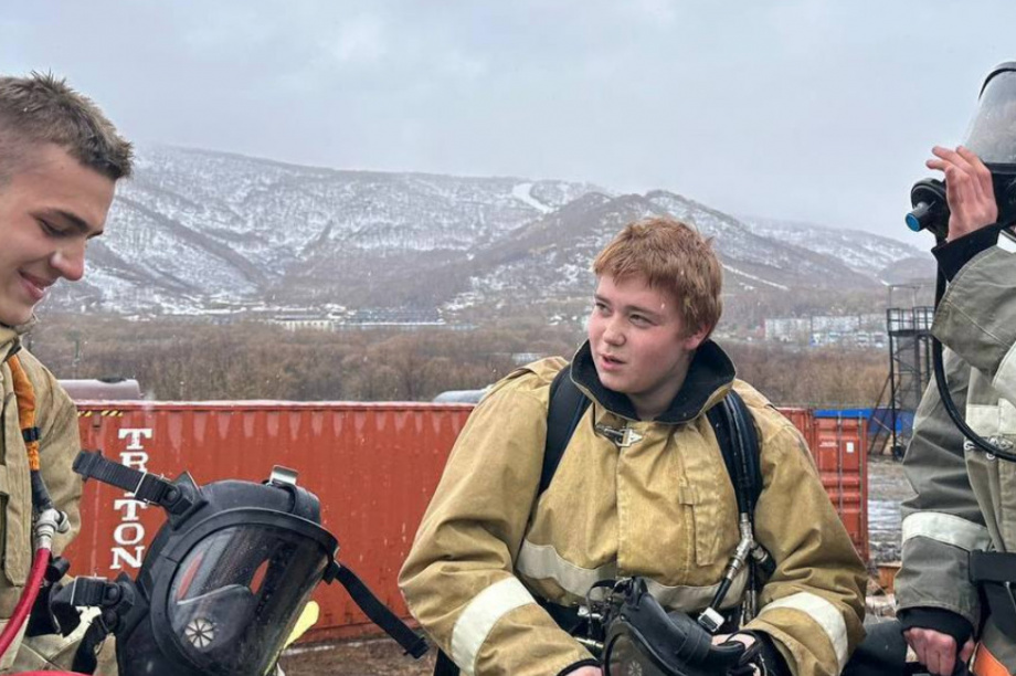 Школьники на Камчатке «спасали» людей из дыма и огня . Фото: Управление образования ПКГО. Фотография 5