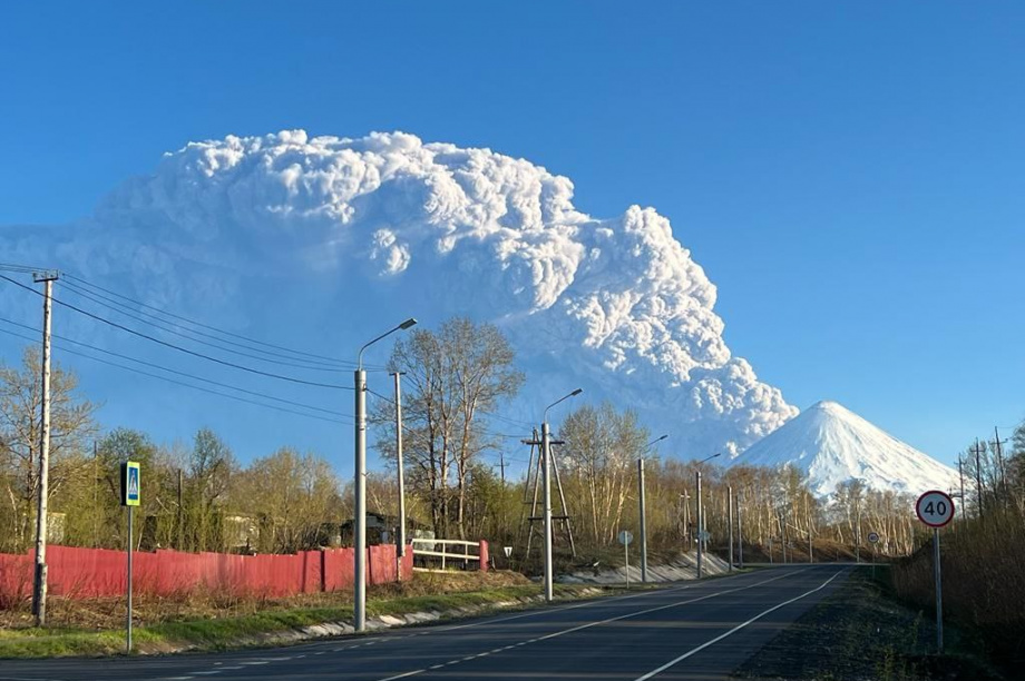 Вулкану Безымянный на Камчатке установили высший код авиаопасности. Фото: Геофизическая служба Камчатки . Фотография 1