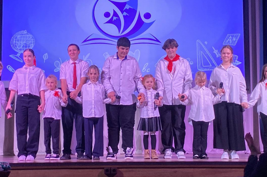 Команда школы №40 из краевого центра одержала верх в полуфинале КВН-Камчатка. Фото: мэрия ПКГО. Фотография 1