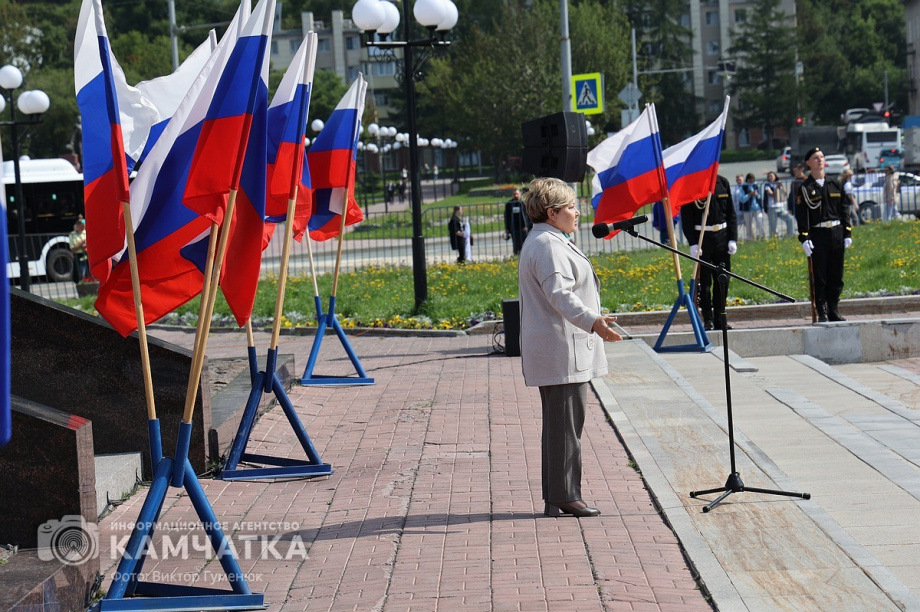 Триколор на главной площади Петропавловска-Камчатского - главный герой и триумфатор  . Фото: ИА «Камчатка» \ Виктор Гуменюк. Фотография 37