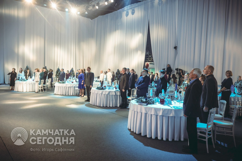 Владимир Солодов вручил награды героям, чемпионам и многодетным семьям Камчатки. . Фотография 2