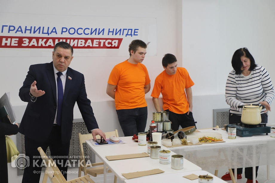 Штаб общественной поддержки открыт в краевой столице Камчатки. Фото:Виктор Гуменюк. Фотография 29