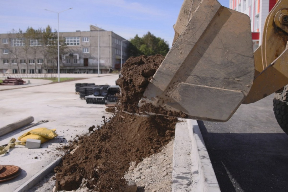 Благоустройство двора школы № 40 завершат на этой неделе в Петропавловске. Фото: kamgov.ru. Фотография 13