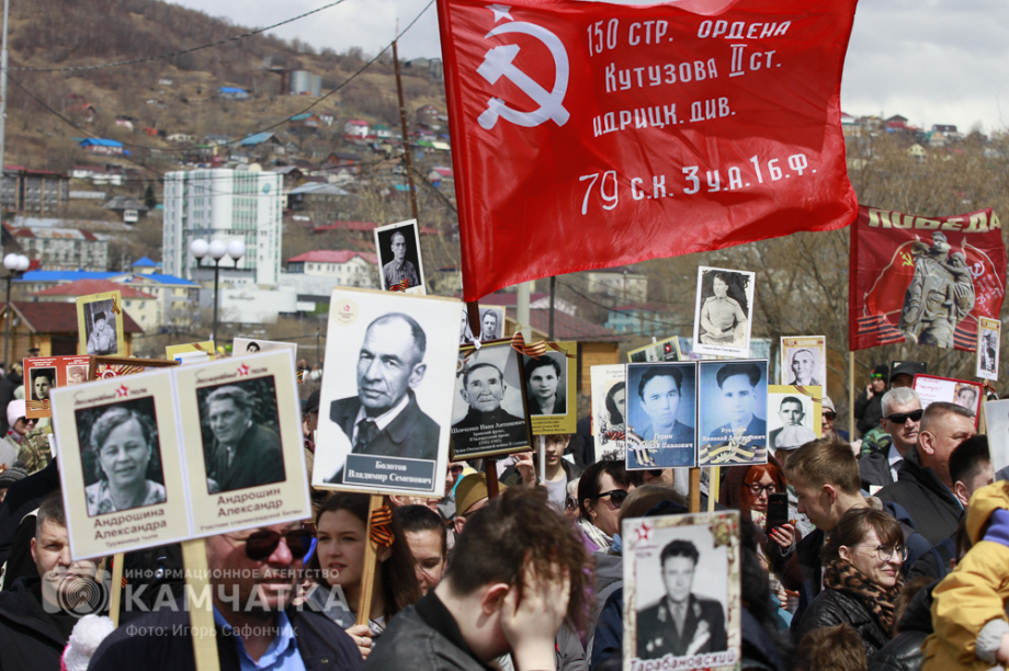 «Бессмертный полк» прошел по Петропавловску-Камчатскому. Фото: ИА "Камчатка". Фотография 32