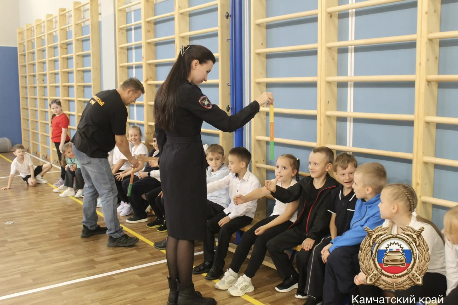 Юным пешеходам Петропавловска-Камчатского рассказали о правилах безопасности на дороге. Фото: Госавтоинспекция. Фотография 3