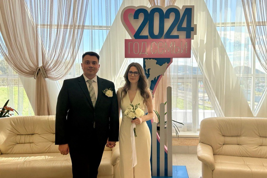 В красивую дату 24 сентября 2024 года на Камчатке стало на 11 семей больше. Фото: kamgov.ru. Фотография 2