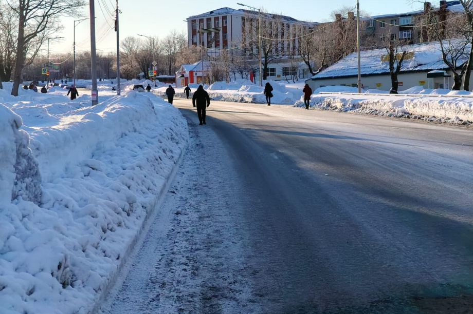 Петропавловск продолжает борьбу со снегом. . Фотография 2