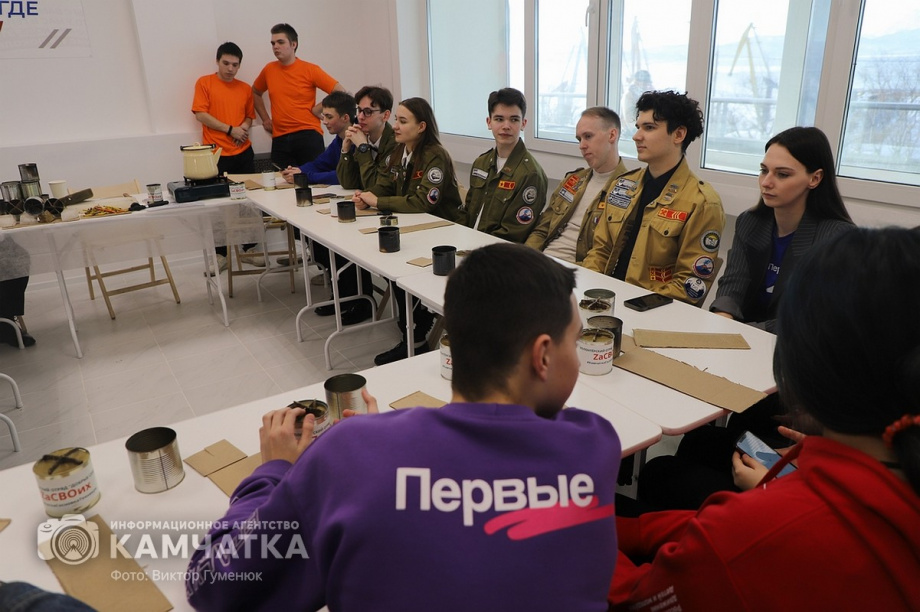 Штаб общественной поддержки открыт в краевой столице Камчатки. Фото:Виктор Гуменюк. Фотография 45