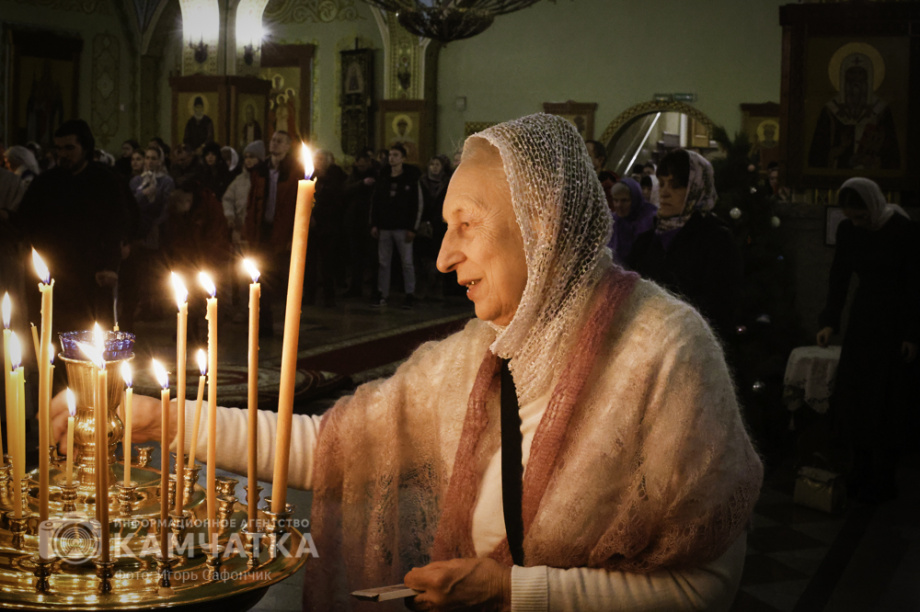 Рождественская служба в соборе Святой Троицы на Камчатке (фоторепортаж). Фото: «Камчатка Сегодня» \ Игорь Сафончик. Фотография 18