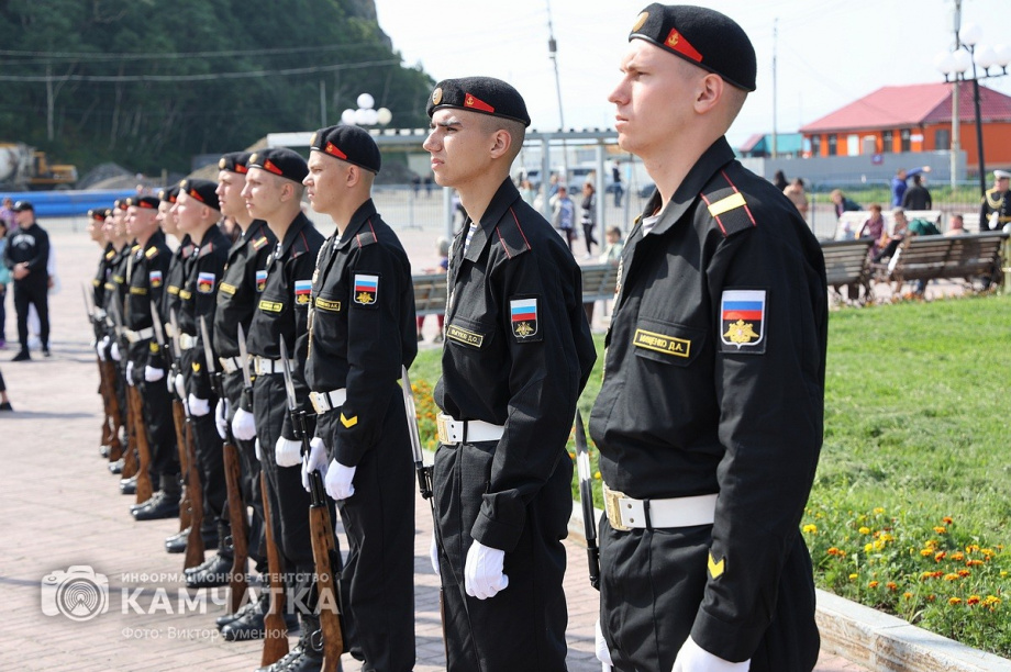 Триколор на главной площади Петропавловска-Камчатского - главный герой и триумфатор  . Фото: ИА «Камчатка» \ Виктор Гуменюк. Фотография 4