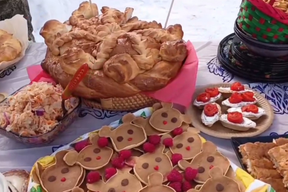 Масленичные гуляния и выборы Президента РФ в посёлке Вулканном на Камчатке.  Фото: скрин с видео Ивана Кулакова.. Фотография 9