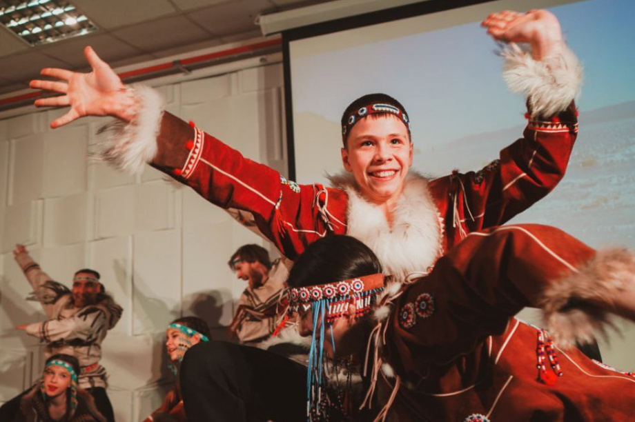 «Ангт» исполнил камчатские «Ритмы тундры». Фото организаторов. Фотография 1