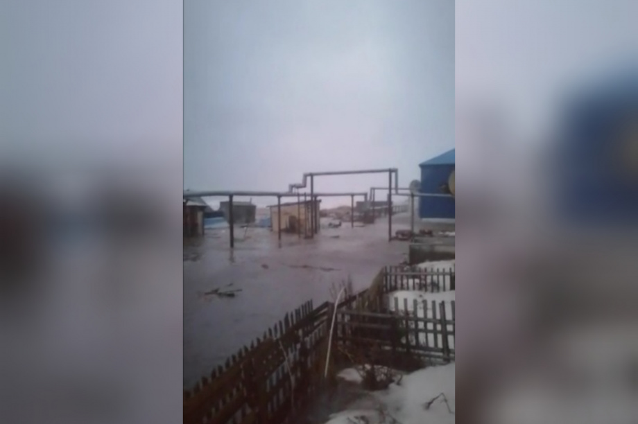 Поселок Крутогоровский на Камчатке подтопило штормом. Фото: соцсети. Фотография 2