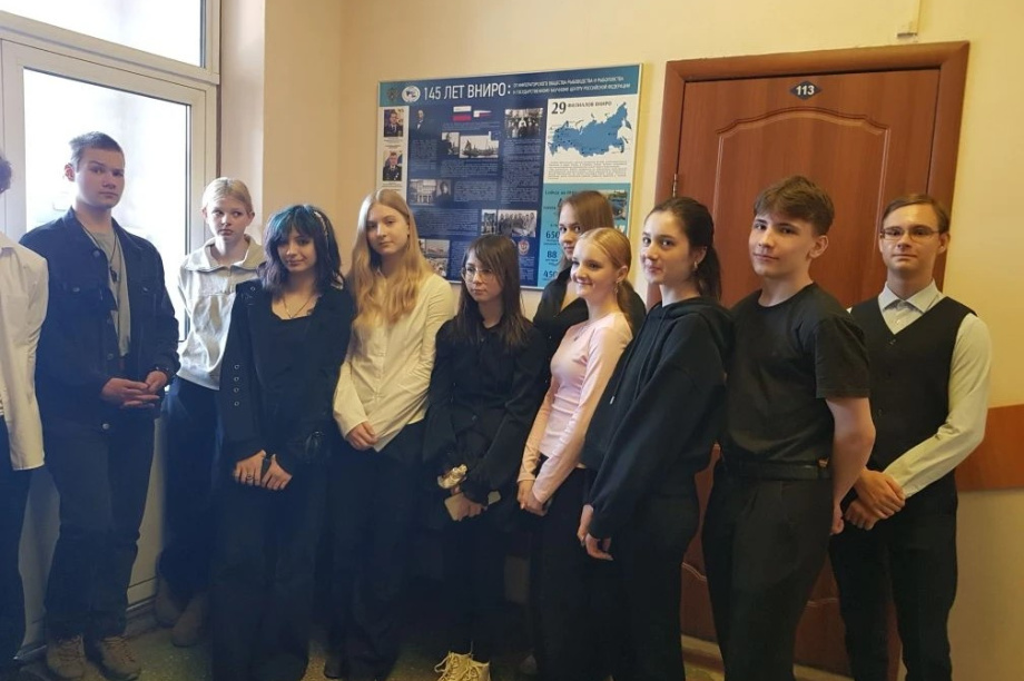 Школьники побывали в гостях у камчатских ученых. Фото "КамчатНИРО"