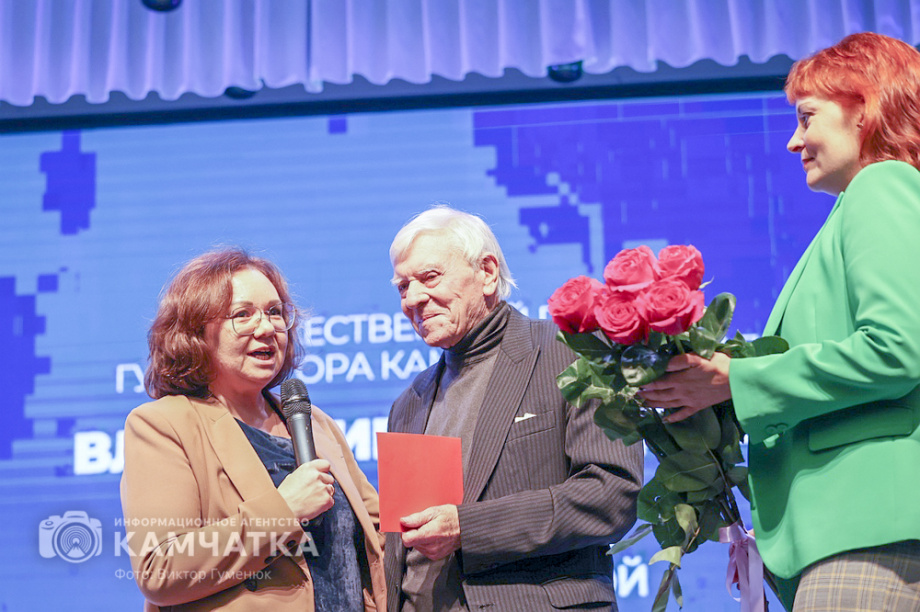Впервые вручены звания «Почетный журналист Камчатского края» — сегодня День Российской печати. Фото: Виктор Гуменюк\Солодов. BRIEF. Фотография 73