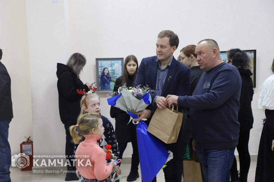 Художественная выставка «Место встречи» открылась на Камчатке. Фоторепортаж. фото: Виктор Гуменюк. Фотография 54