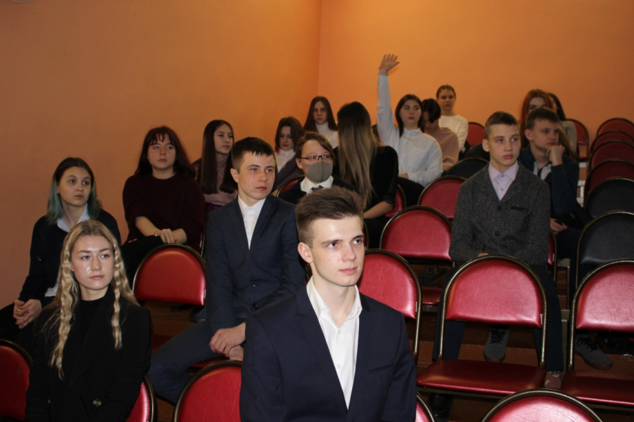 «Урок цифры» прошёл в школе № 33 Петропавловска. Фото: kamgov.ru. Фотография 3