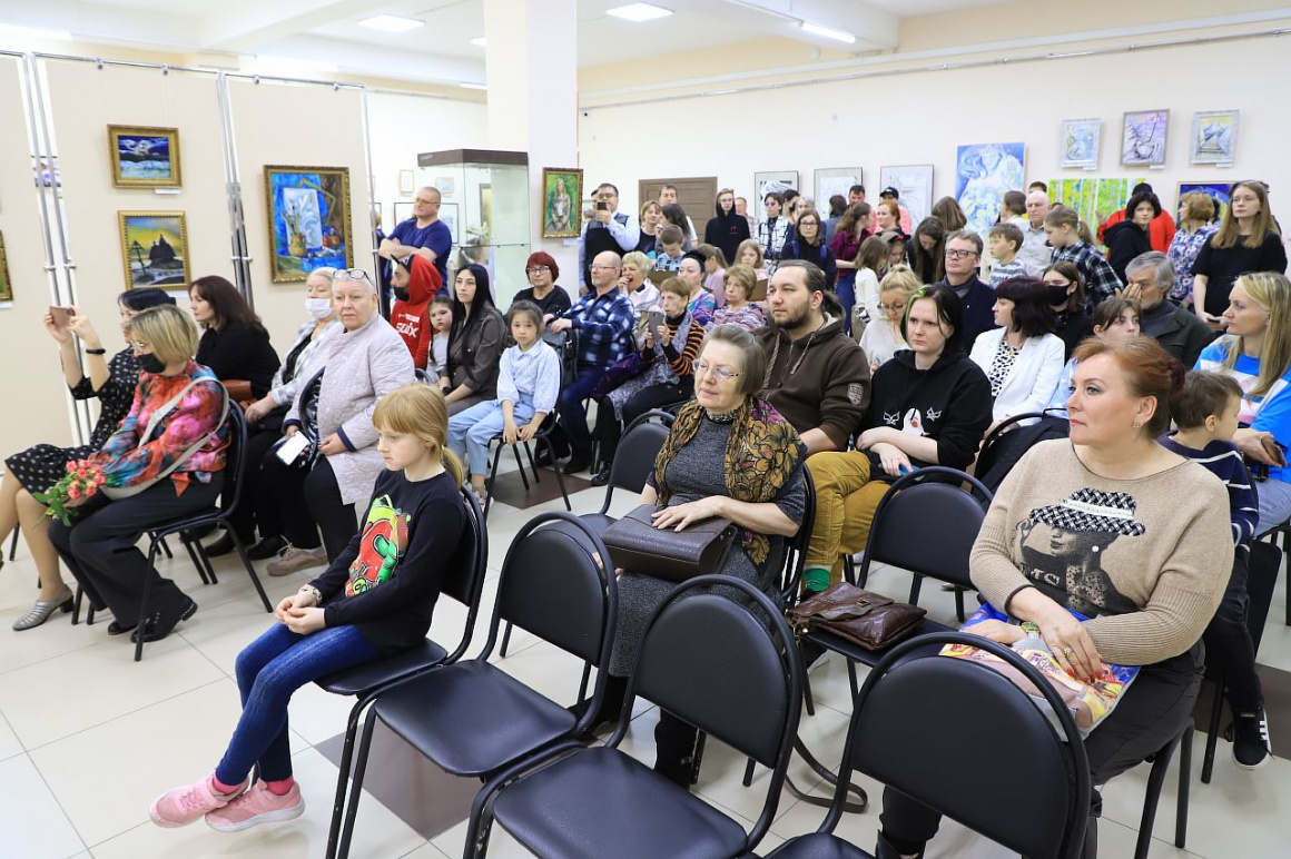 Художественная выставка «Новые имена-2022» открылась на Камчатке. Фото: Виктор Гуменюк. Фотография 17