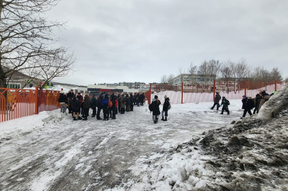 Школу эвакуировали в столице Камчатки после сообщения о минировании. Фото: ИА "Камчатка"/архив