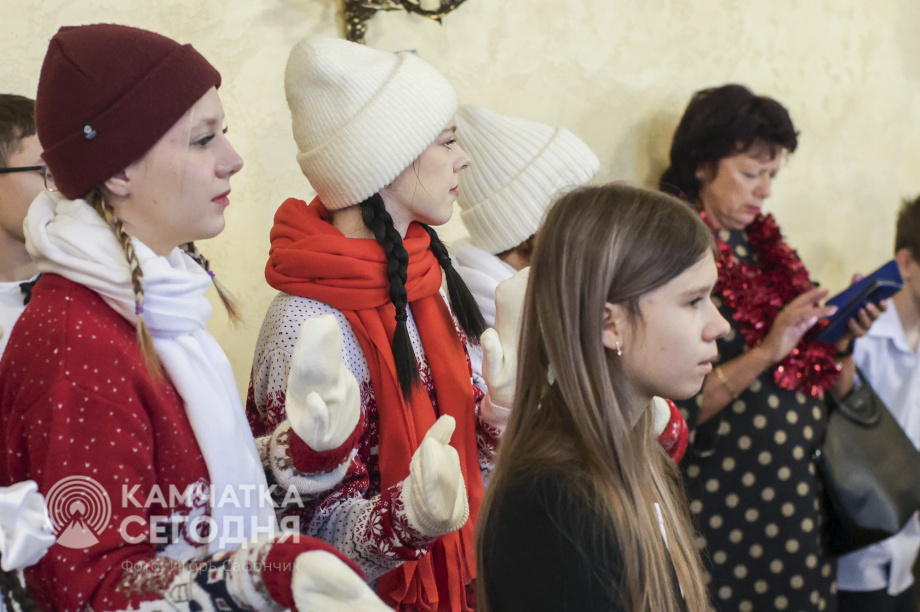 Пятьсот детей побывали на Губернаторской ёлке на Камчатке. Фото: ИА «Камчатка»/Игорь Сафончик. Фотография 11