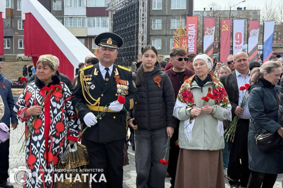 Камчатка почтила память героев Великой Отечественной возложением цветов. Фото: ИА "Камчатка". Фотография 32