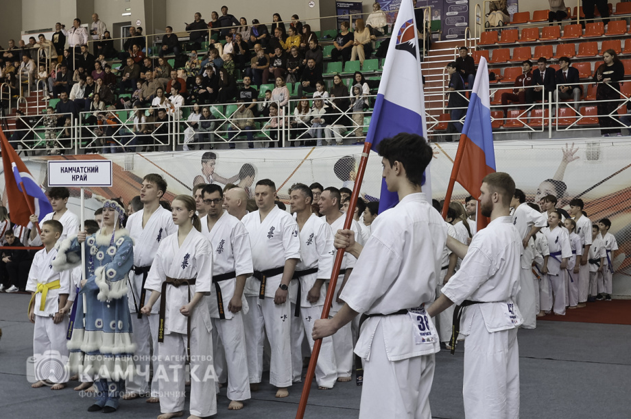 На Камчатке состоялся Чемпионат и первенство ДФО по каратэ-киокусинкай (фоторепортаж). Фото: «Камчатка Сегодня» \ Игорь Сафончик. Фотография 14