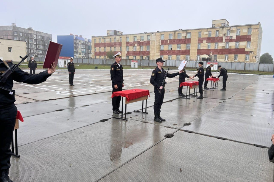 Курсанты военного учебного центра на Камчатке приняли военную присягу. Фото: КГТУ. Фотография 5