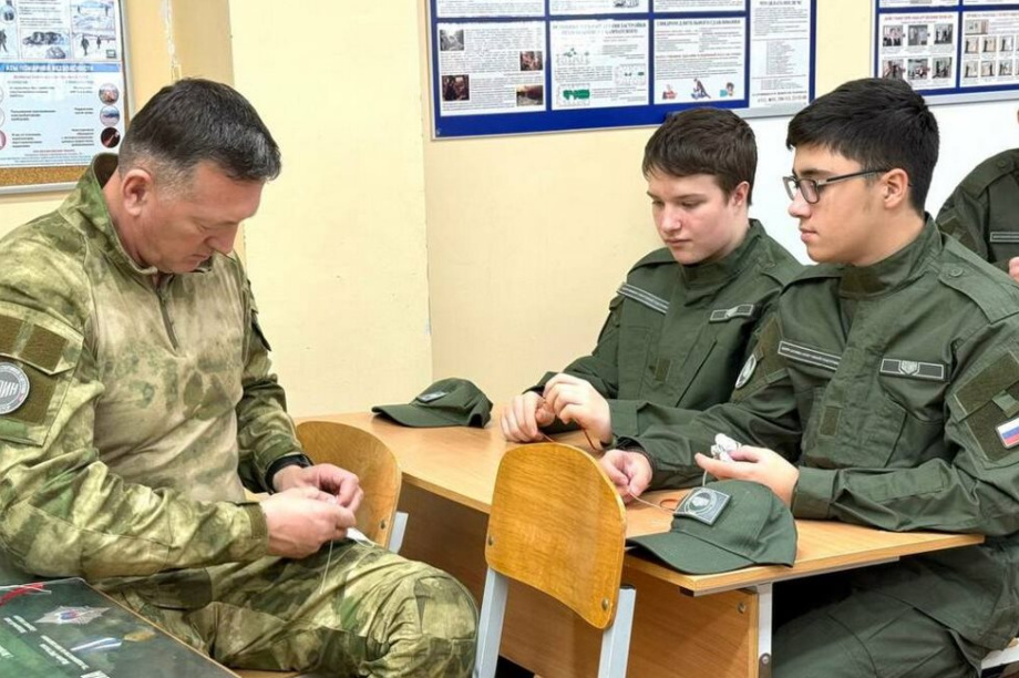 Тысячи оберегов для участников СВО изготовили курсанты Центра «Воин». Фото: kamgov.ru. Фотография 2