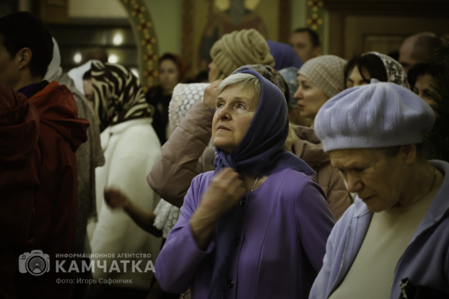 Рождественская служба в соборе Святой Троицы на Камчатке (фоторепортаж). Фото: «Камчатка Сегодня» \ Игорь Сафончик. Фотография 24