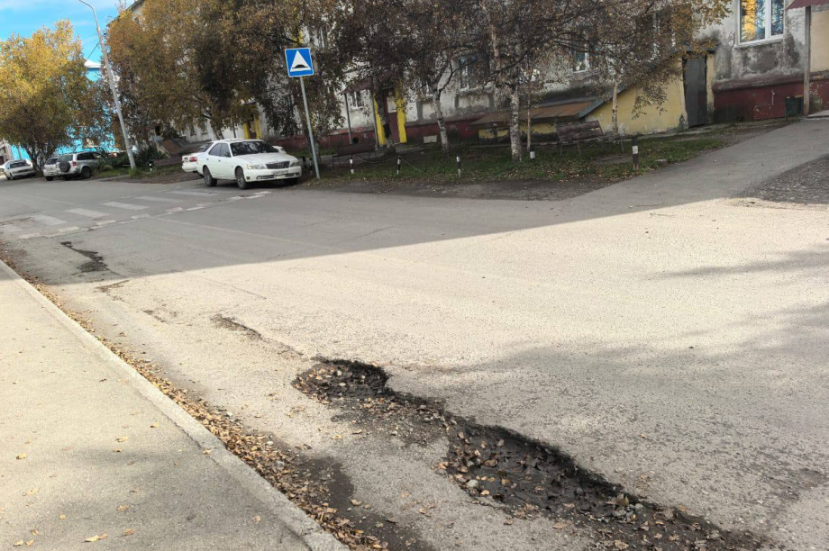 Прокуратура заставила латать ямы на дорогах Елизовского района Камчатки. Фото: прокуратура Камчатского края. Фотография 1