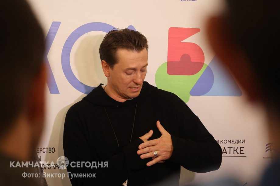 Встреча народного артиста РФ Сергея Безрукова с камчатскими журналистами. Фоторепортаж. Фото: Виктор Гуменюк. Фотография 2