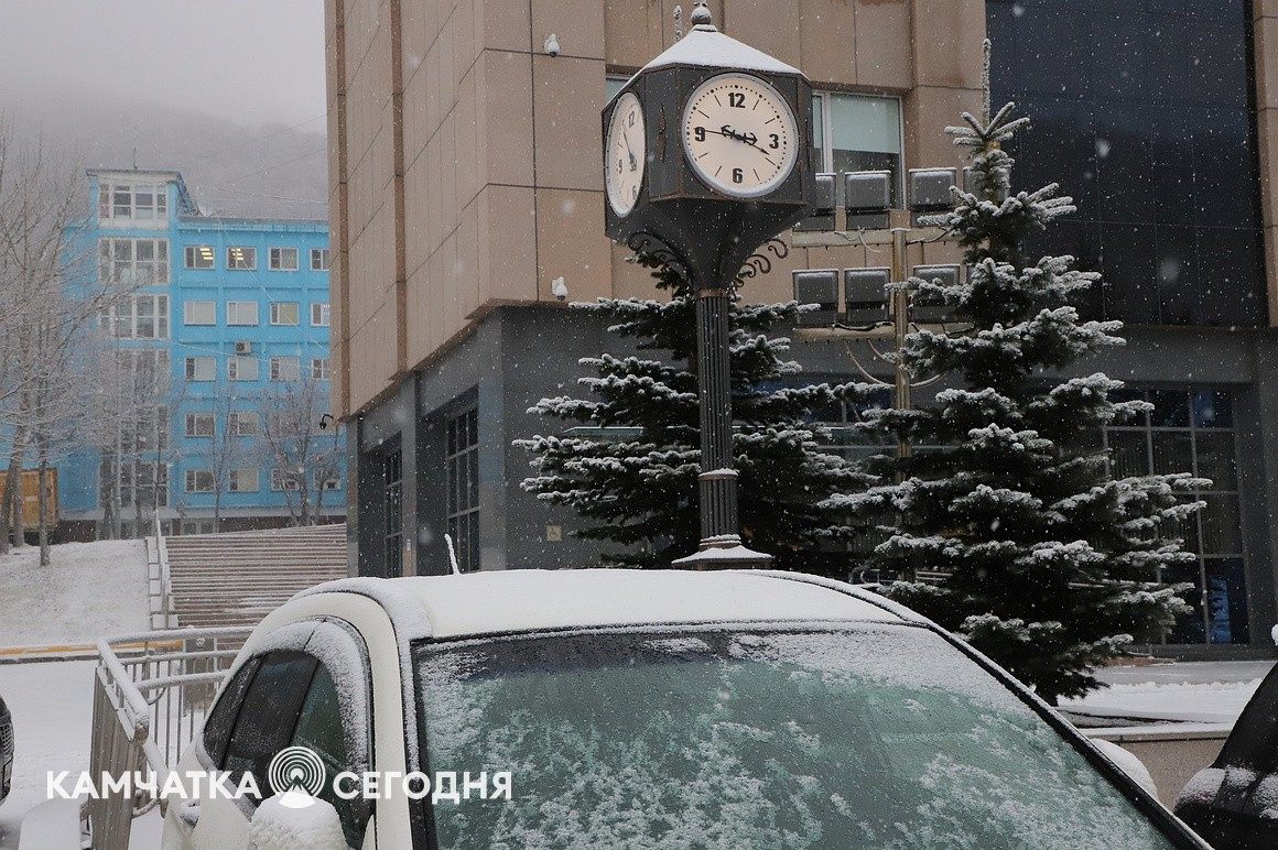 Первый снег выпал в столице Камчатки. Фоторепортаж. Фото: Виктор Гуменюк\ИА "Камчатка". Фотография 3