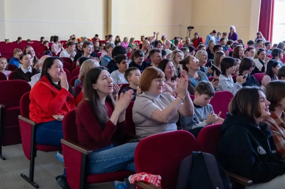 Лучшим актёром Детской КВН-лиги на Камчатке признан школьник из Тиличик. Фото: КамчатГТУ. Фотография 6