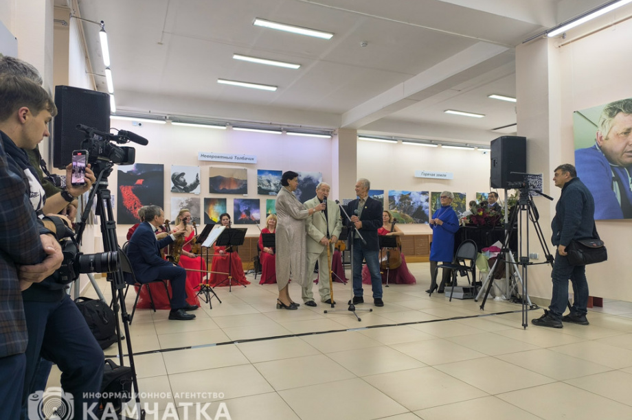 Известный камчатский фотограф Игорь Вайнштейн отметил свой 90-летний юбилей открытием выставки. Фото: ИА «Камчатка» \ Игорь Сафончик. Фотография 28