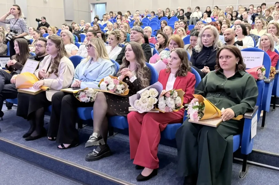 На Камчатке назвали имена лучших педагогов 2026 года. . Фотография 9