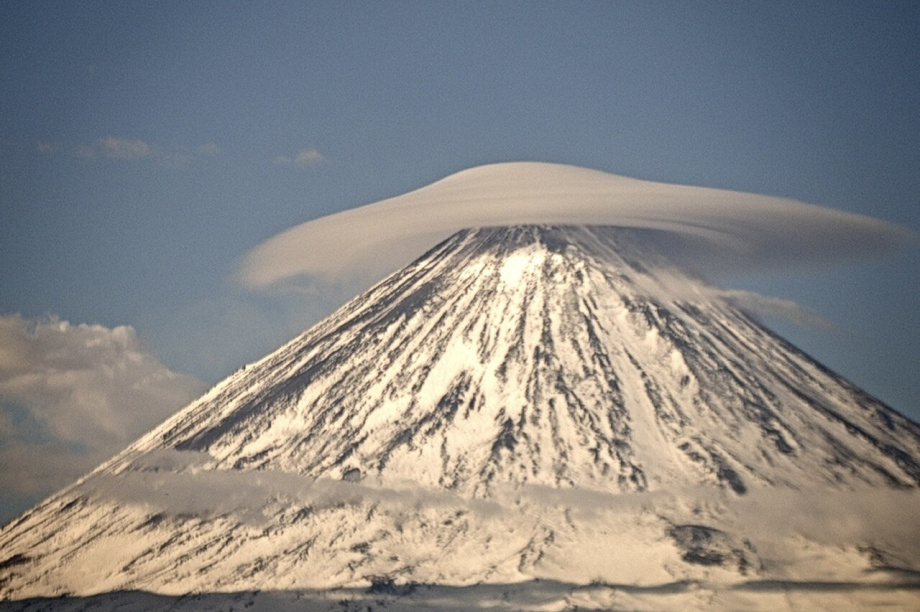 Вулканы Камчатки угрожающе активны. Фото: KVERT ИВиС ДВО РАН. Вулкан Ключевской 29 мая 2025 года 