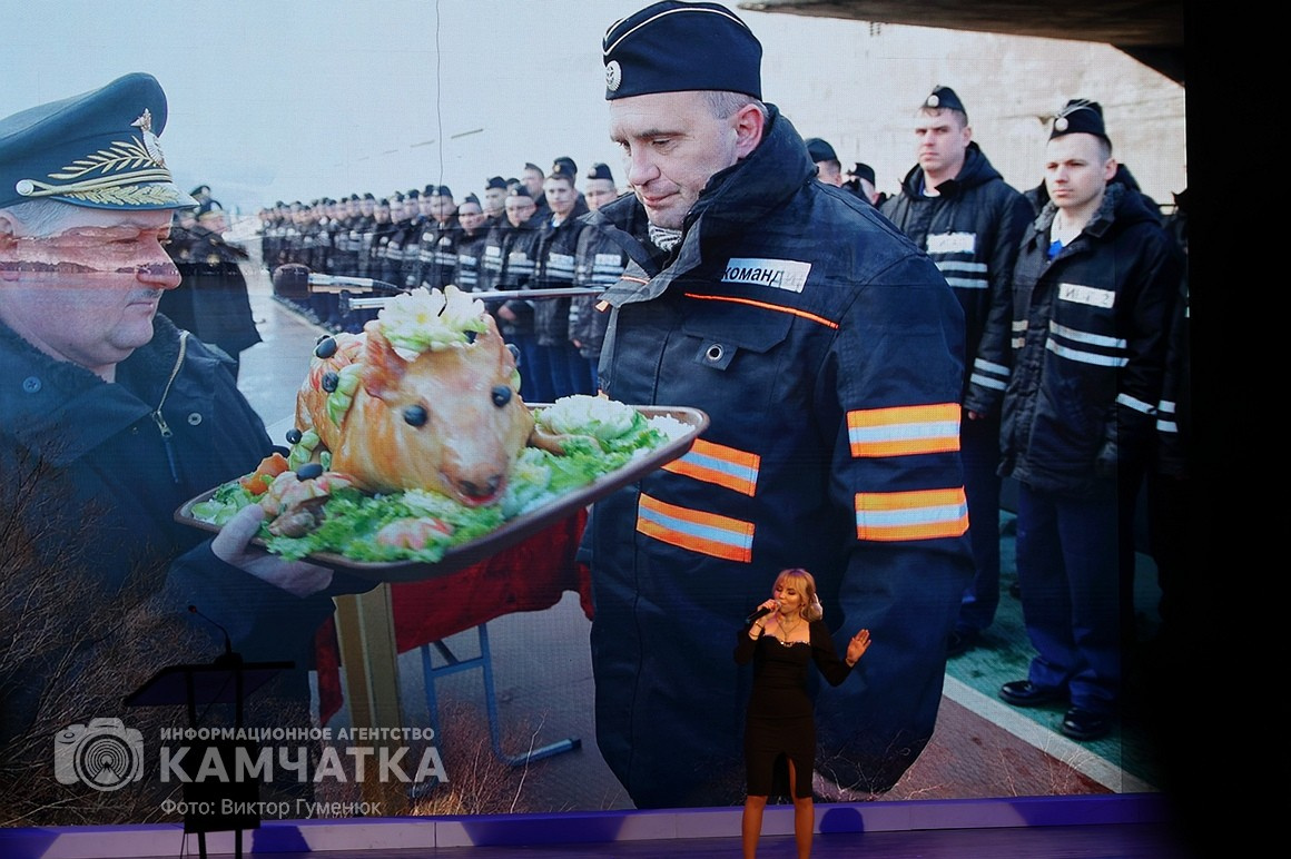 Моряки-подводники ЗАТО Вилючинск на Камчатке отметили 50-летний юбилей дивизии АПЛ. Фото: Виктор Гуменюк. Фотография 31
