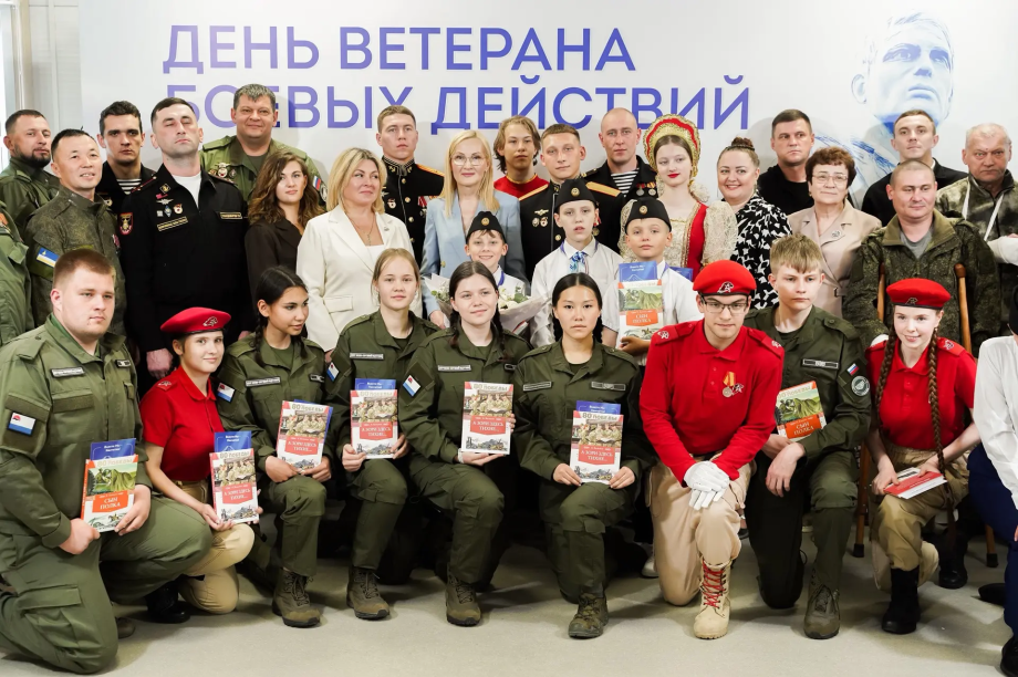 «Служить России — самое большое призвание»: Ирина Яровая встретилась с ветеранами СВО в Центре «ВОИН». . Фотография 4