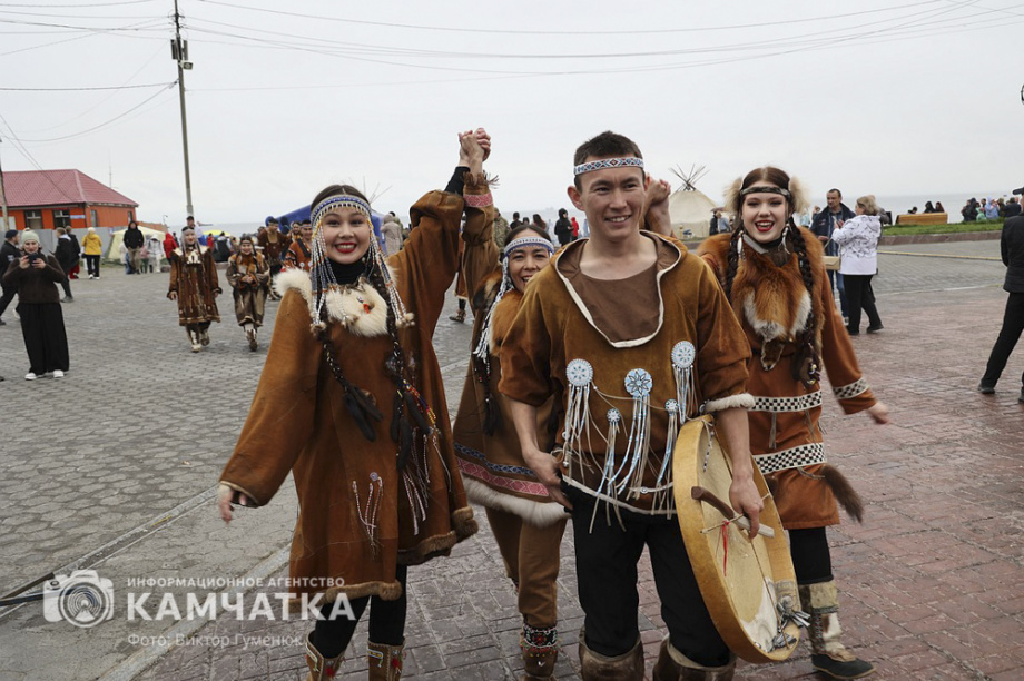 День России отметили на Камчатке многонационально, с митингом, концертом и детскими забавами. . Фотография 21