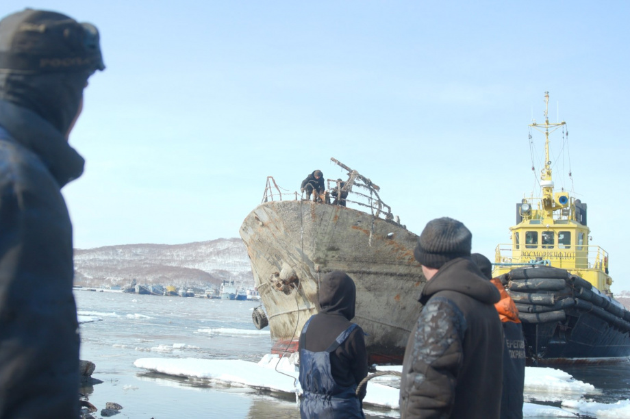 Затонувшие суда из Авачинской бухты на Камчатке начнут поднимать в мае. Фото: kamgov.ru
