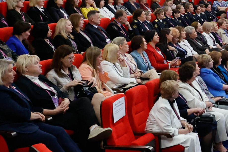 Международный женский форум прошёл в Кемерово. Камчатку представляла парламентарий ЗакС Ирина Унтилова. Фото: zaksobr.kamchatka.ru. Фотография 3