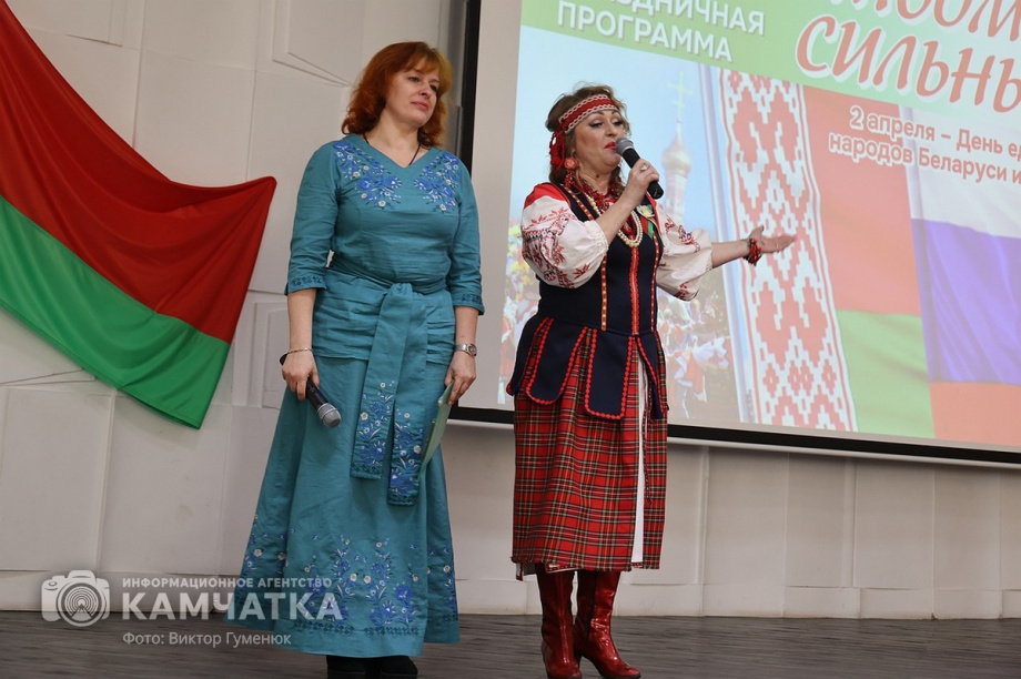 Праздничная программа «Единством сильны!» (фоторепортаж из библиотеки им. С.П. Крашенинникова). Фото: ИА «Камчатка» \ Виктор Гуменюк. Фотография 9