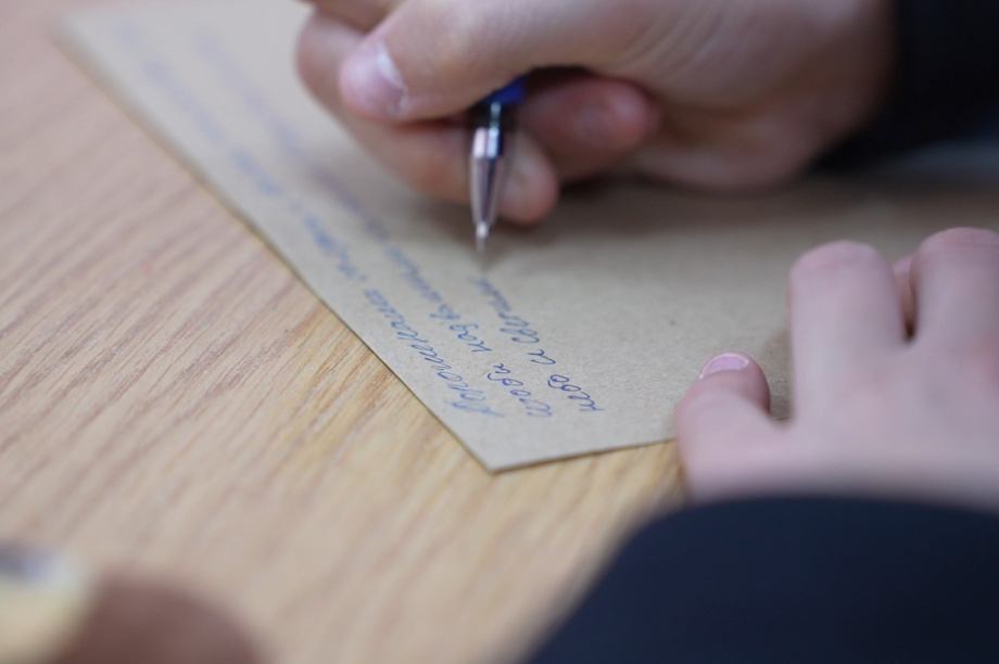 #ПозывнойКультура: Дети с Камчатки написали письма для участников СВО. Фото: kamgov.ru. Фотография 5