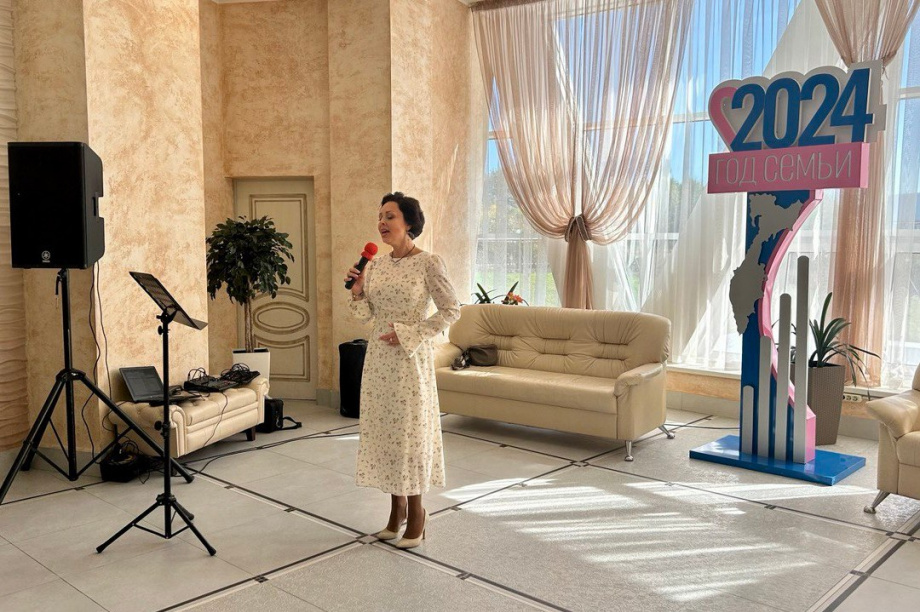 В красивую дату 24 сентября 2024 года на Камчатке стало на 11 семей больше. Фото: kamgov.ru. Фотография 6