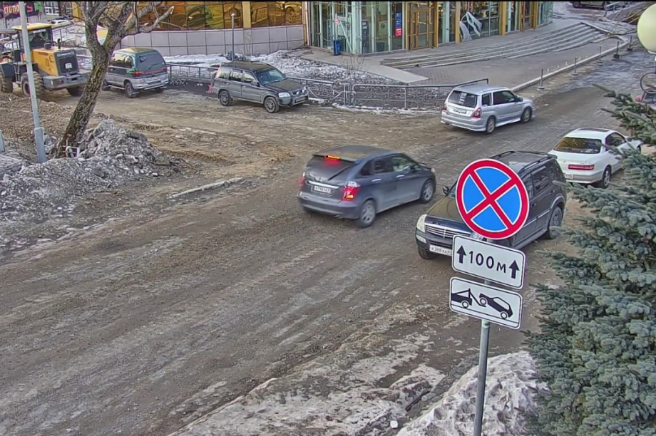 В Центре камчатской столицы остановка автотранспорта запрещена. ПКГО. Фотография 1
