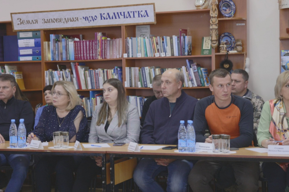 Владимир Солодов провёл встречу с жителями посёлка Ключи на Камчатке. Фото: kamgov.ru. Фотография 5